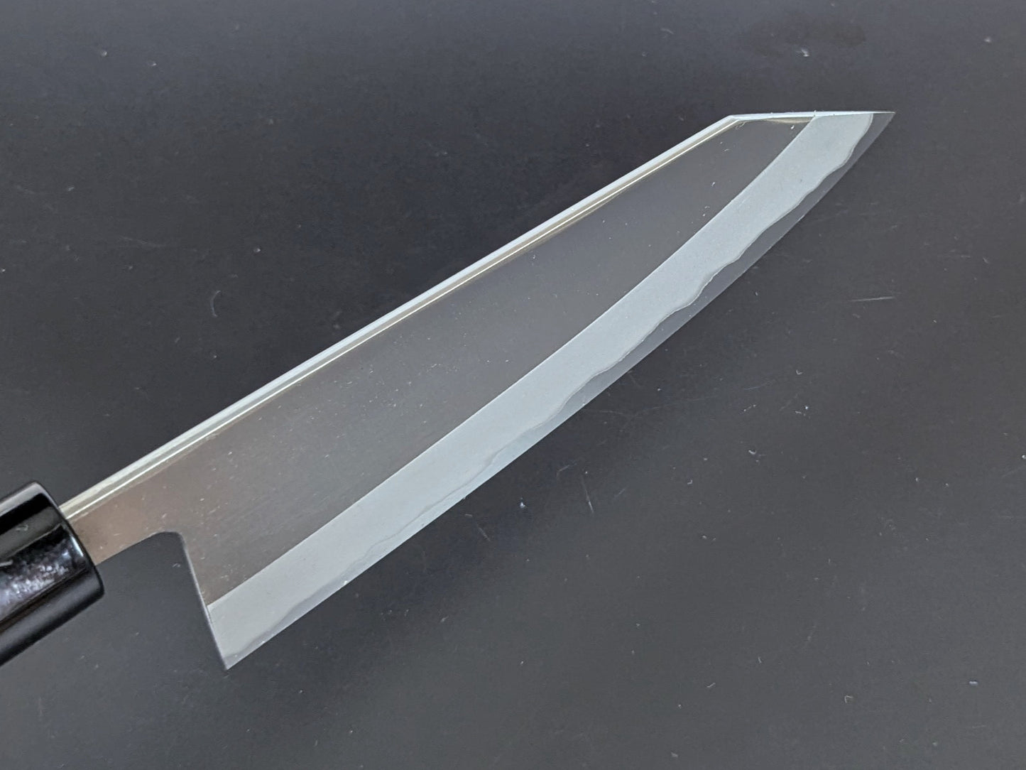 Sadamasa Aogami #2 Migaki Santoku revestido de acero inoxidable 165 mm