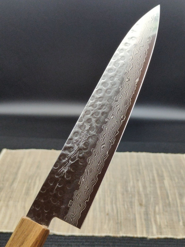 Cuchillo Gyuto japonés de Damasco martillado Yoshihiro AUS10 de 210 mm (8,26 pulgadas) con mango de madera de roble
