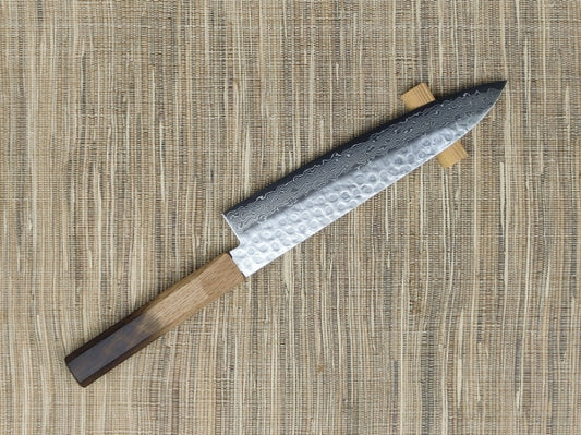 Cuchillo Gyuto japonés de Damasco martillado Yoshihiro AUS10 de 210 mm (8,26 pulgadas) con mango de madera de roble