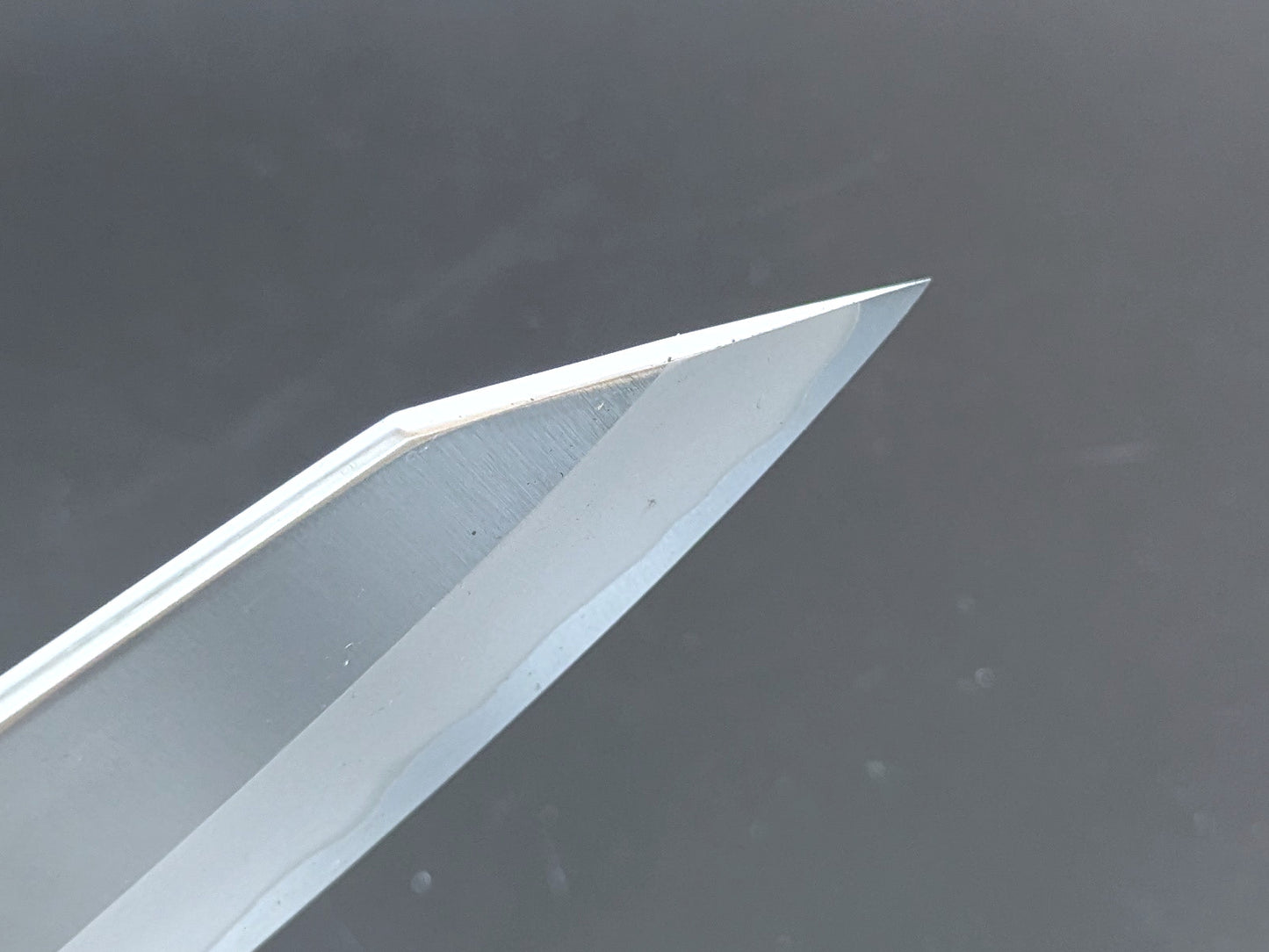 Sadamasa Aogami #2 Migaki Santoku revestido de acero inoxidable 165 mm