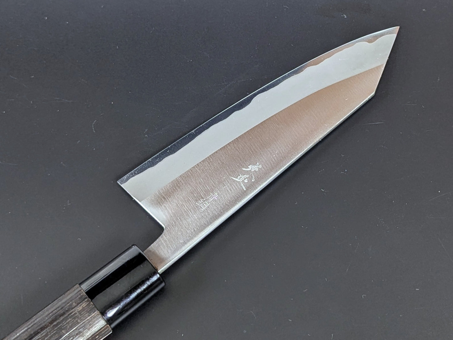Sadamasa Aogami #2 Migaki Santoku revestido de acero inoxidable 165 mm