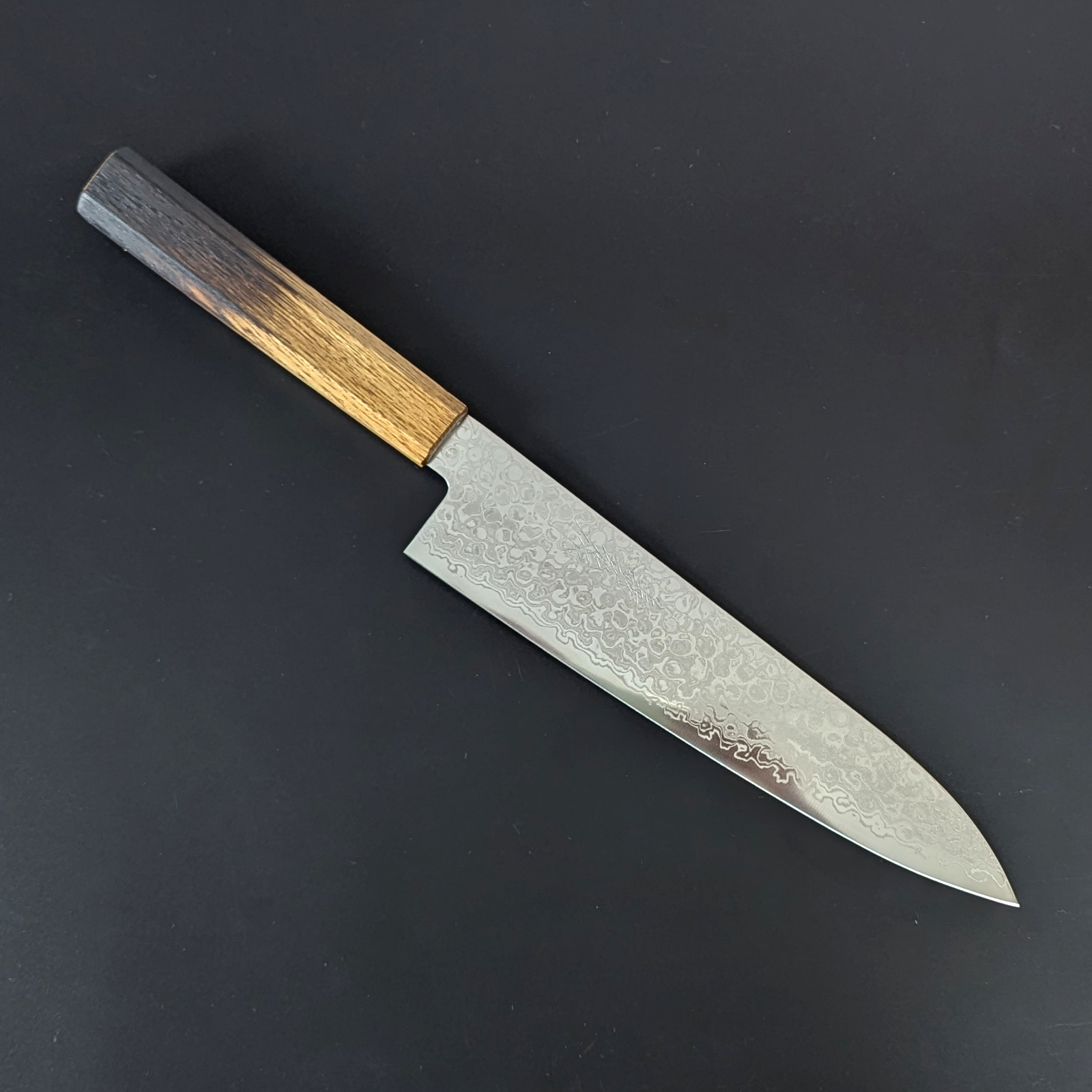 きばん Yoshihiro AUS10 Hammered Damasucus Japanese Santoku, Oakwood Burnt