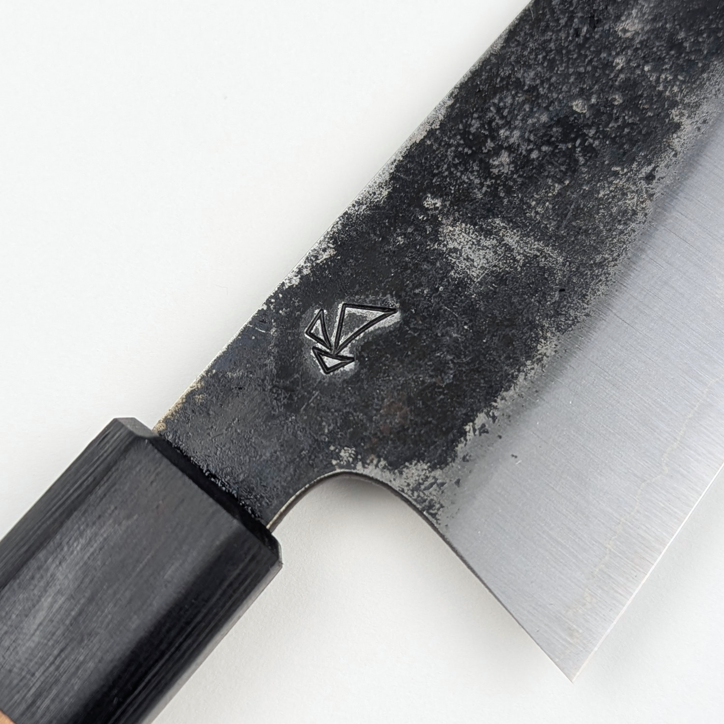 Asano Fusataro Weißer Stahl #1 Kurouchi Gyutoku 185 mm (7,28 Zoll)