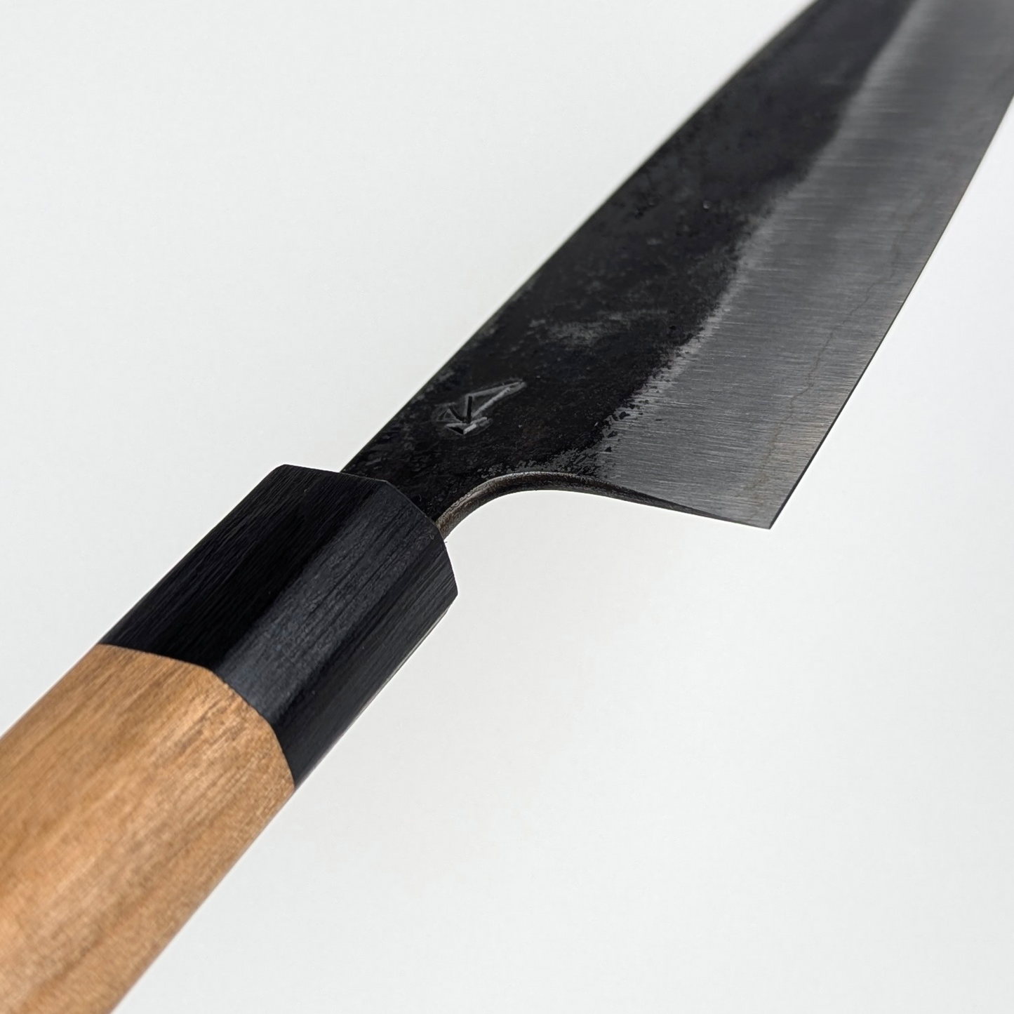 Asano Fusataro Weißer Stahl #1 Kurouchi Gyutoku 185 mm (7,28 Zoll)