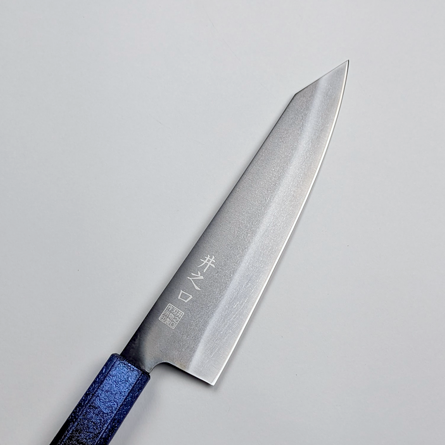 Inoguchi Ginsan Kurosome Kiritsuke Santoku 210mm Black&Blue-Lacquered Oak Handle