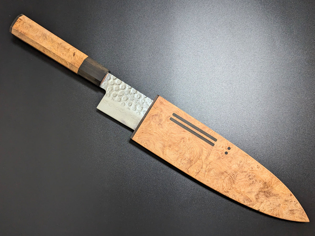 Cuchillo Santoku de Damasco Yoshihiro AUS10 Tsuchime de 180 mm con mango y funda Narra