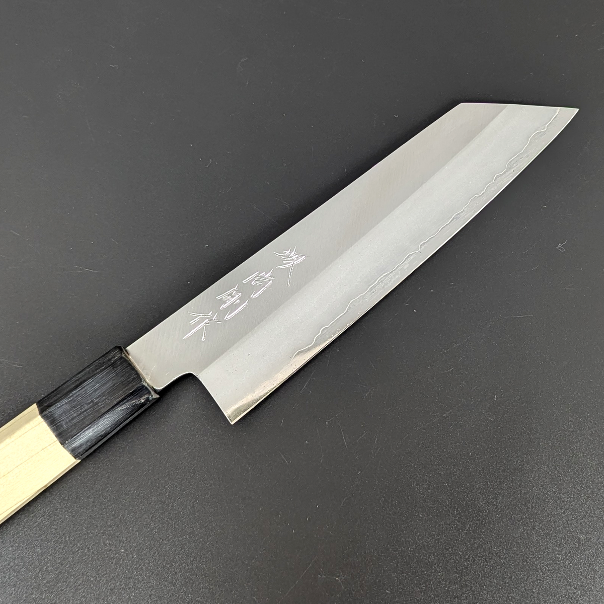 Yamatsuka Hamono Ginsan Acero Inoxidable Kasumi Santoku 180mm