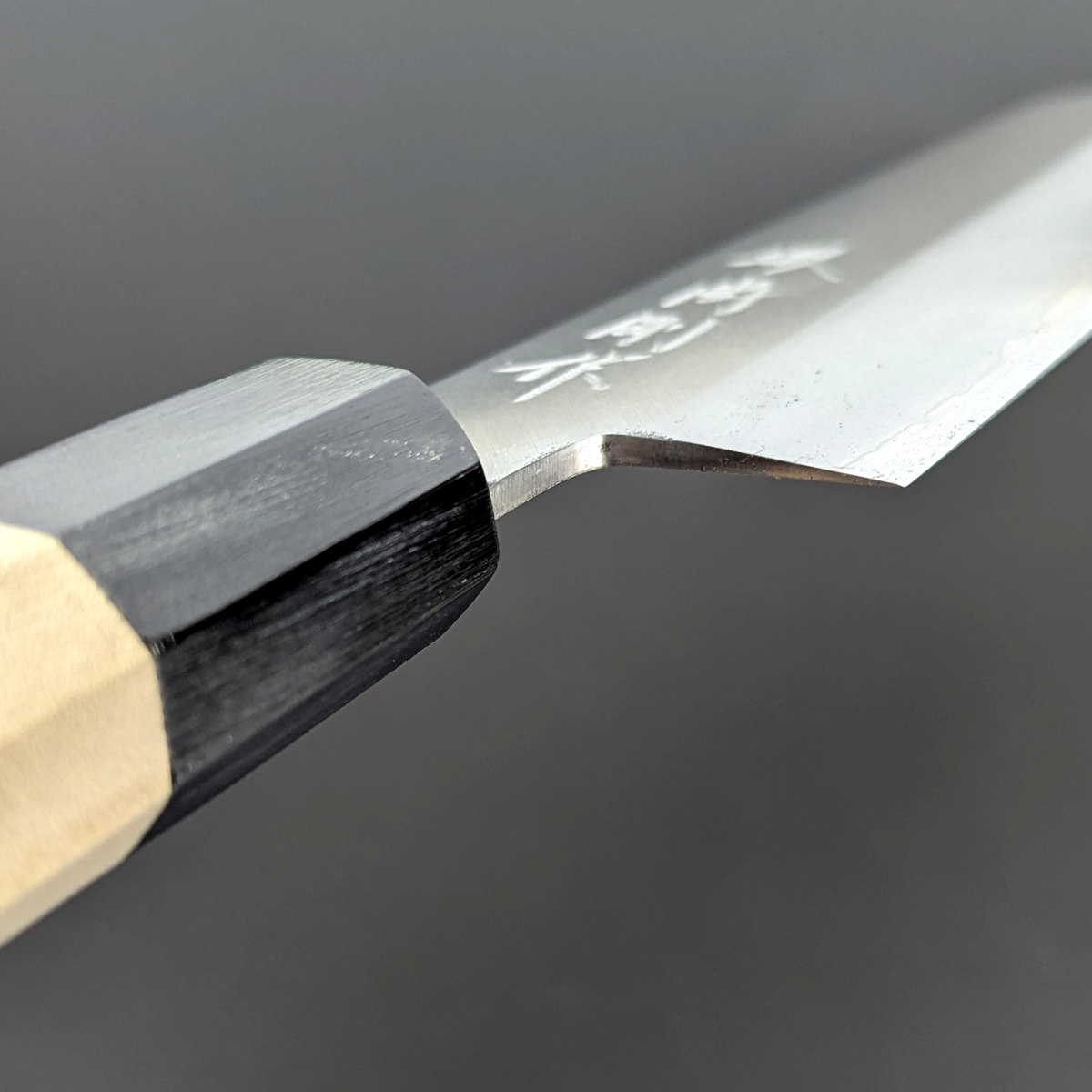 Yamatsuka Hamono Ginsan Acero Inoxidable Kasumi Santoku 180mm