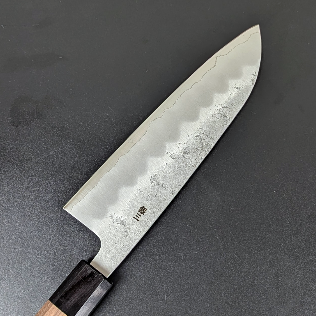 Santoku japonés Nashiji n.º 3 de acero plateado de Yoshihiro, 165 mm (6,5 pulgadas), mango de nogal