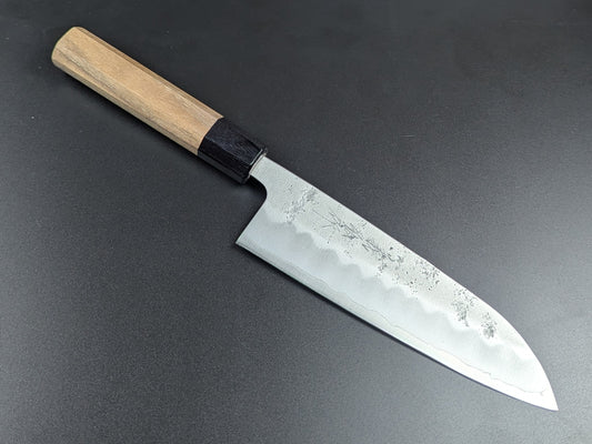 Santoku japonés Nashiji n.º 3 de acero plateado de Yoshihiro, 165 mm (6,5 pulgadas), mango de nogal