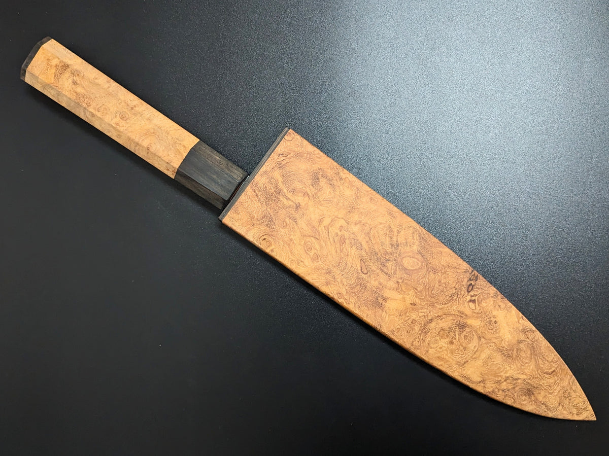 Cuchillo Santoku de Damasco Yoshihiro AUS10 Tsuchime de 180 mm con mango y funda Narra