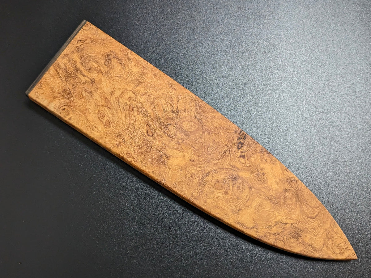 Cuchillo Santoku de Damasco Yoshihiro AUS10 Tsuchime de 180 mm con mango y funda Narra