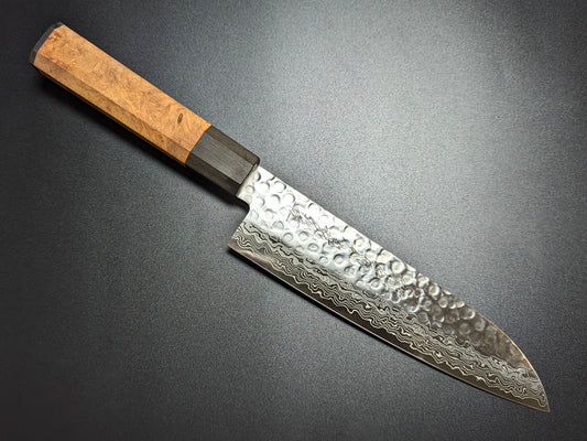 Cuchillo Santoku de Damasco Yoshihiro AUS10 Tsuchime de 180 mm con mango y funda Narra