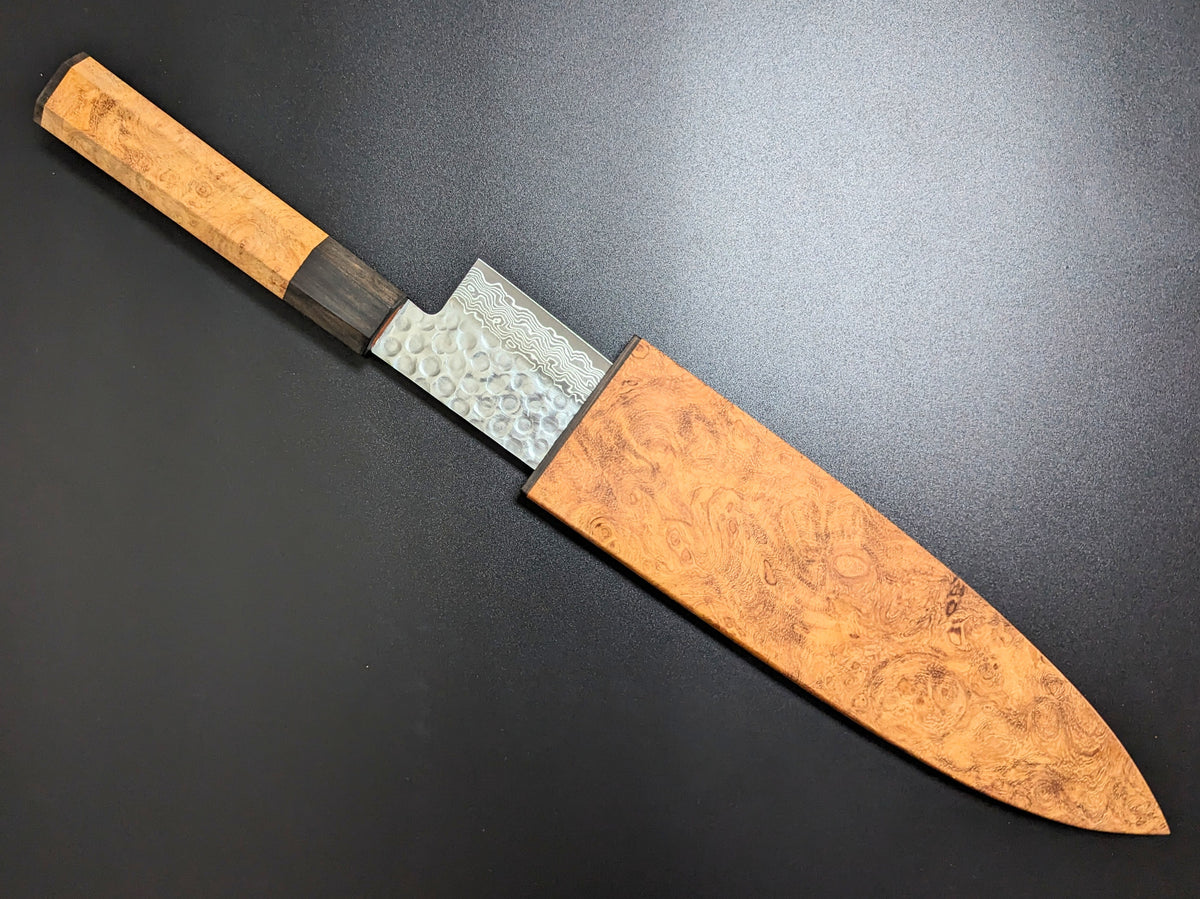 Cuchillo Santoku de Damasco Yoshihiro AUS10 Tsuchime de 180 mm con mango y funda Narra