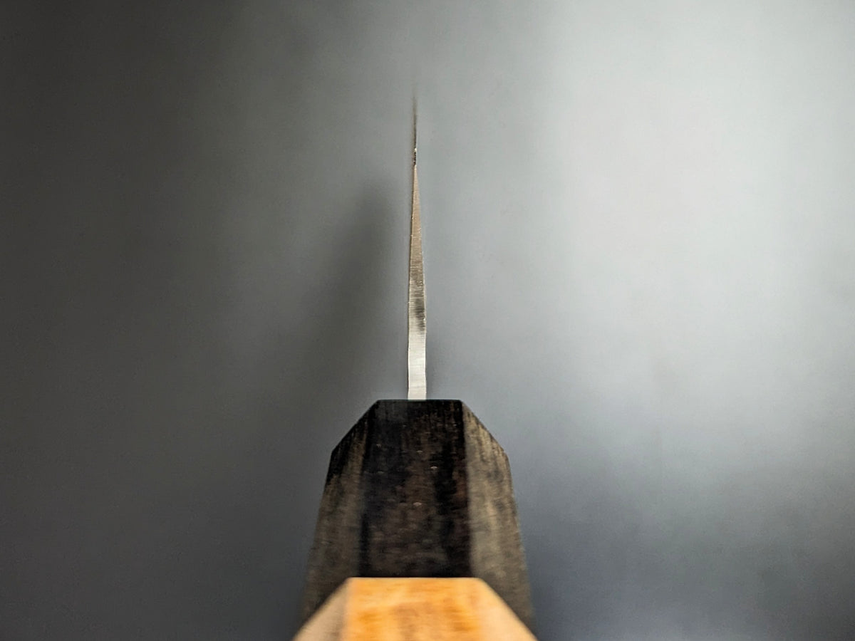 Cuchillo Santoku de Damasco Yoshihiro AUS10 Tsuchime de 180 mm con mango y funda Narra