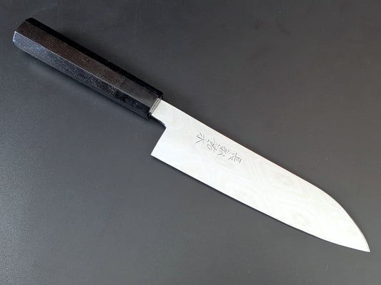 Cuchillo Santoku mediano Yamamoto Sukenaga Tamahagane con acabado de espejo de 180 mm y mango de ébano